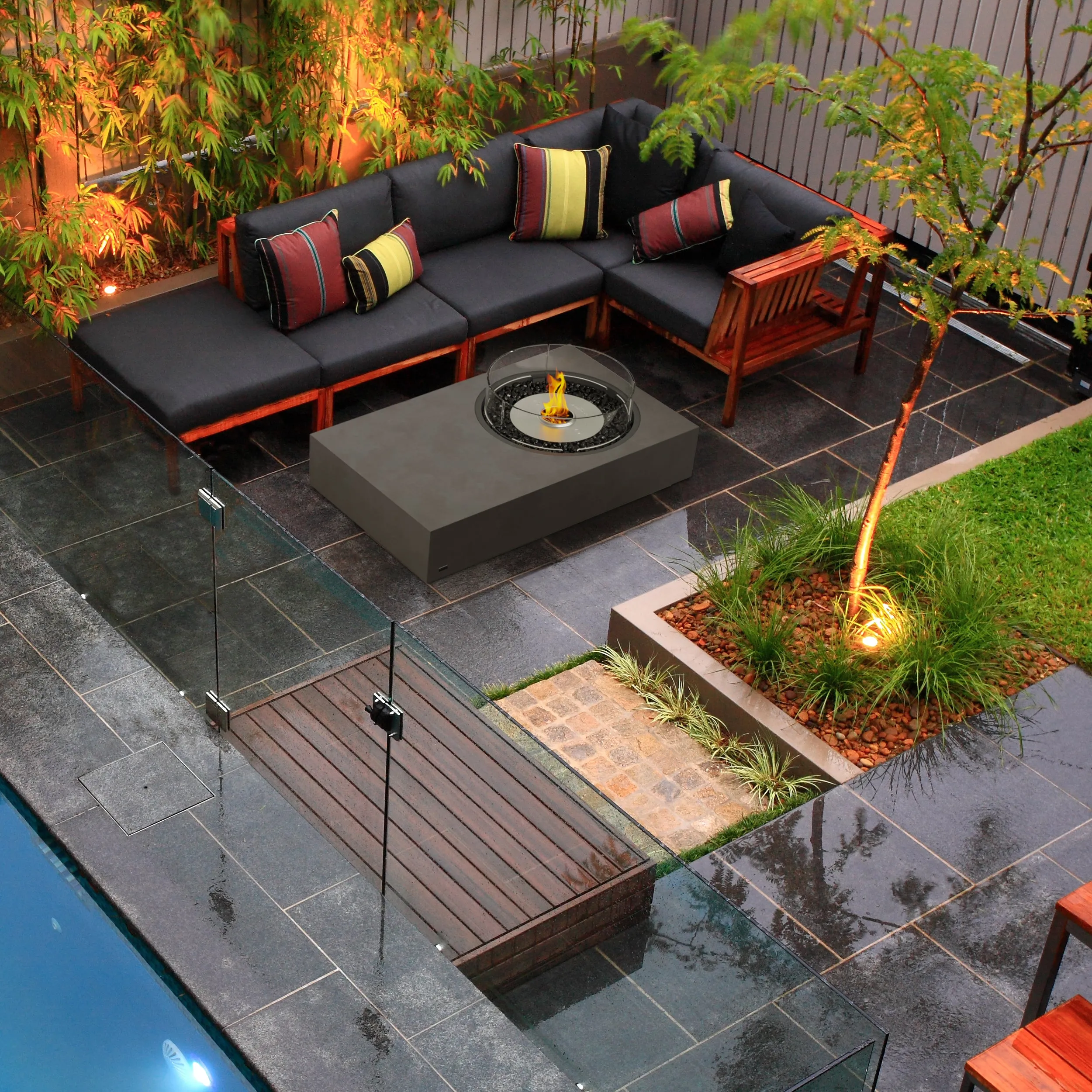 Larnaca Fire Table Set